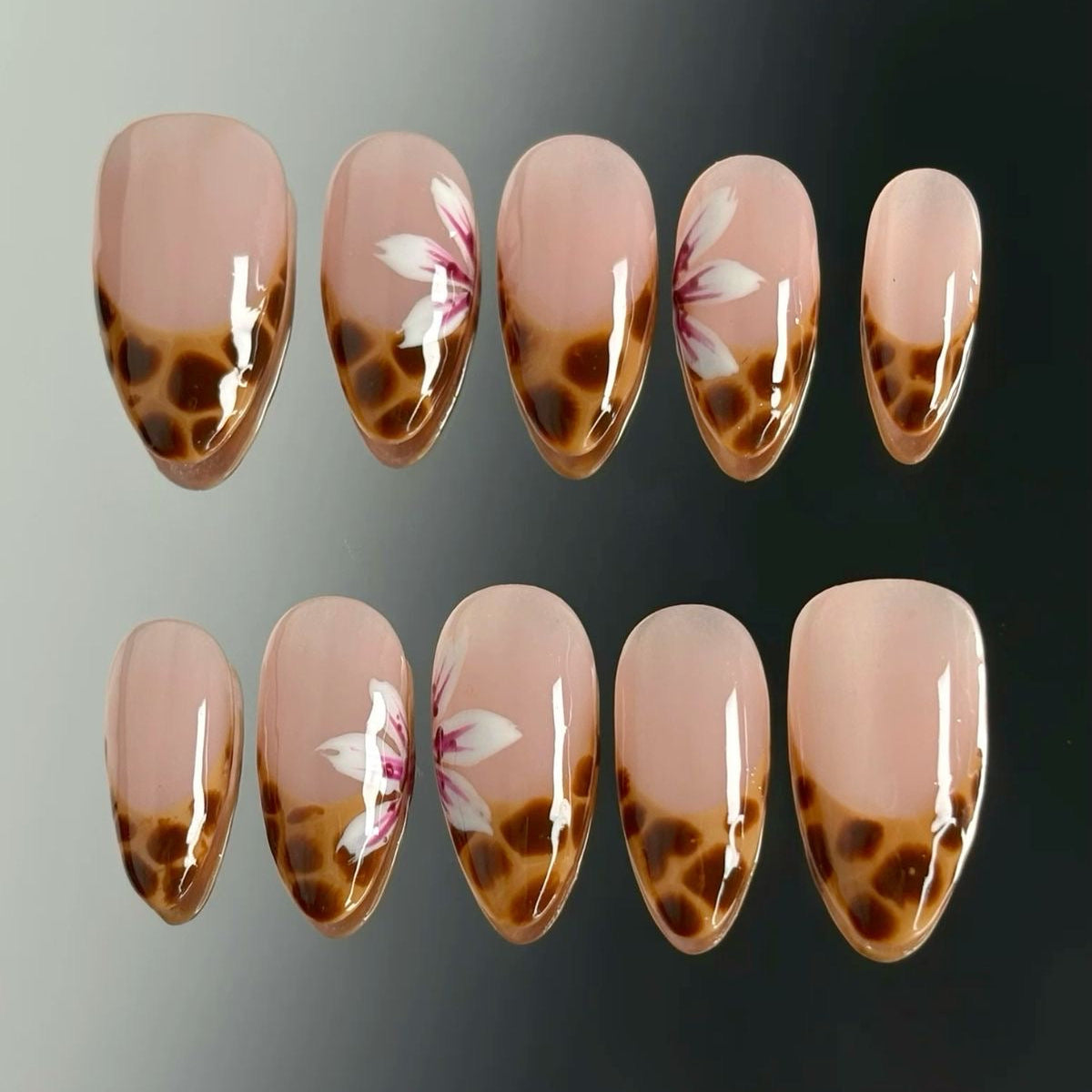 leo-flora french tips | press ons